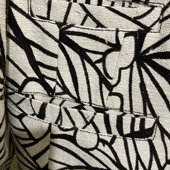 Doncaster 100% Silk Jacket says Size 12 EUC - Picture 4 of 6